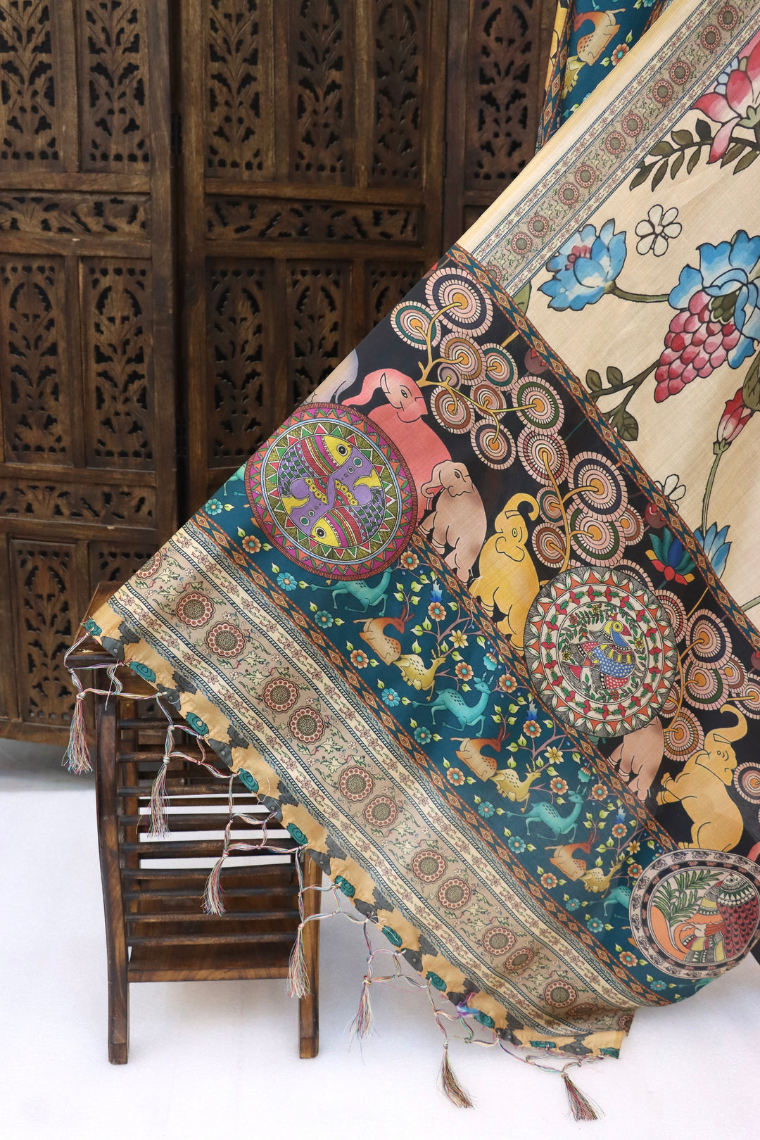 Ivory & Teal Malai Silk Dupatta with Floral Vine Body & Folk Animal Art Border – Handcrafted Ethnic Elegance