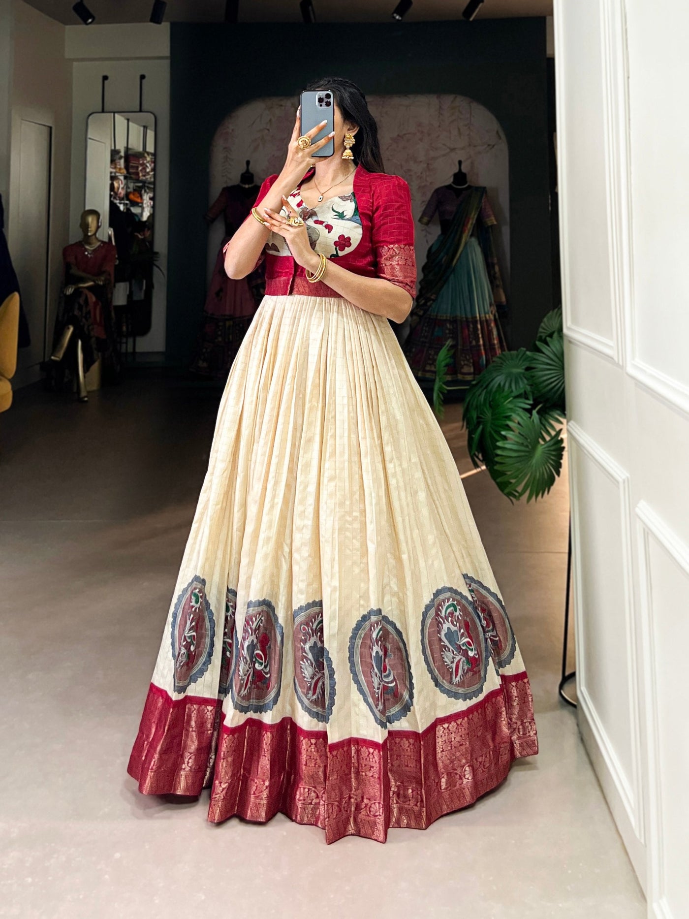 Regal Kalamkari Dola Silk Gown Set – An Epitome of Tradition & Grace ✨🌿