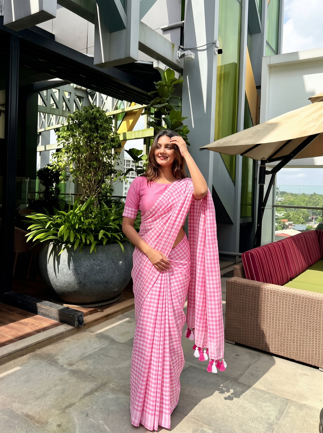 Baby Pink & White Checkered Mul Cotton Saree with Tassels & Blouse Piece