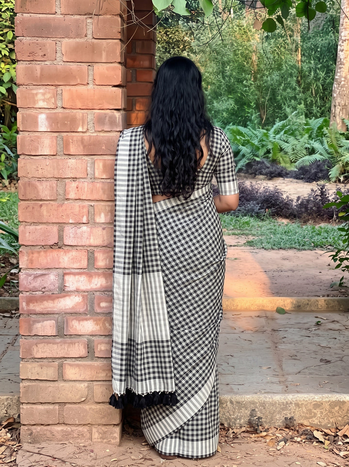 Black & White Checkered Mul Cotton Saree with Tassels & Blouse Piece