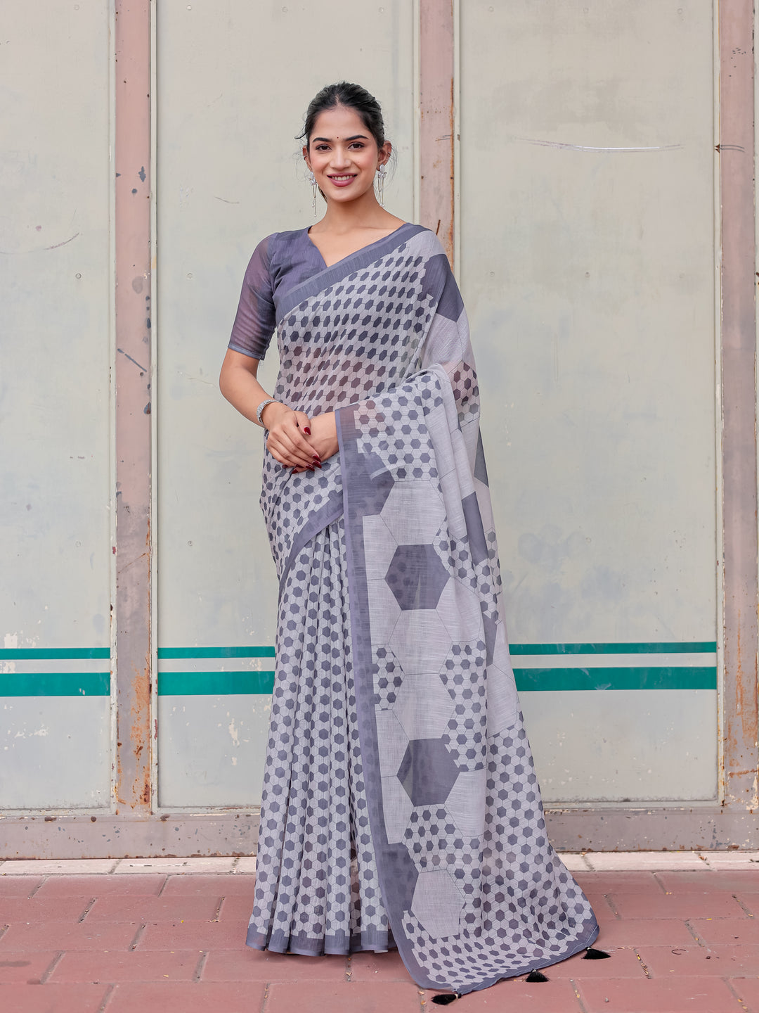 Grey Mul Cotton Geometric Print Saree with Hexagon Pattern, Statement Pallu & Tassels | Office & Casual Wear