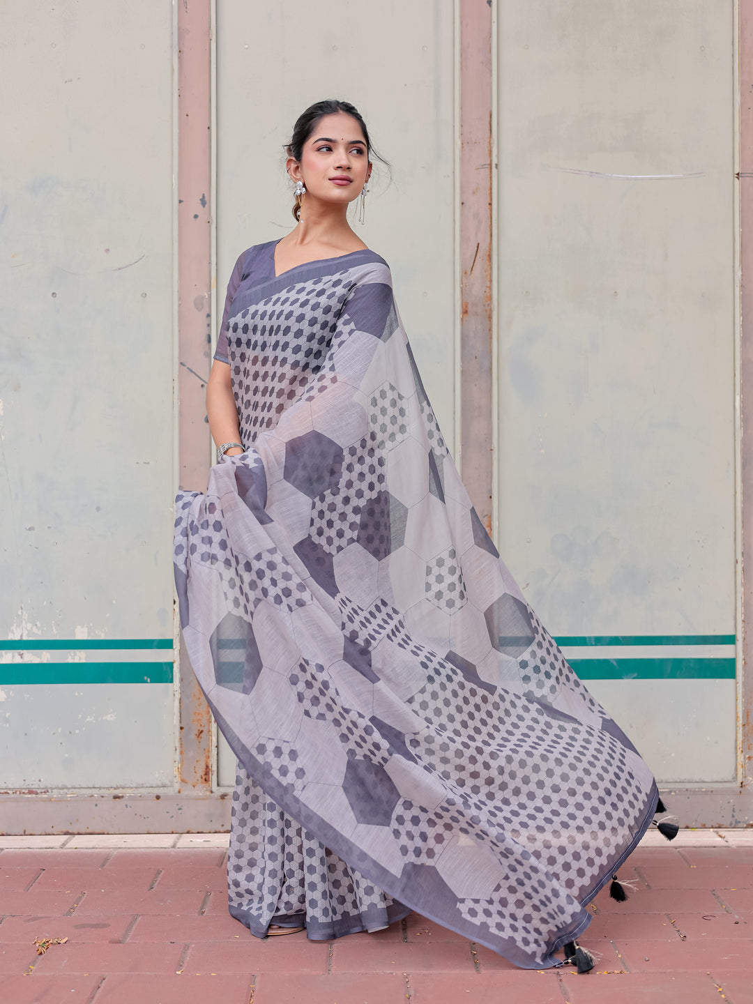 Grey Mul Cotton Geometric Print Saree with Hexagon Pattern, Statement Pallu & Tassels | Office & Casual Wear