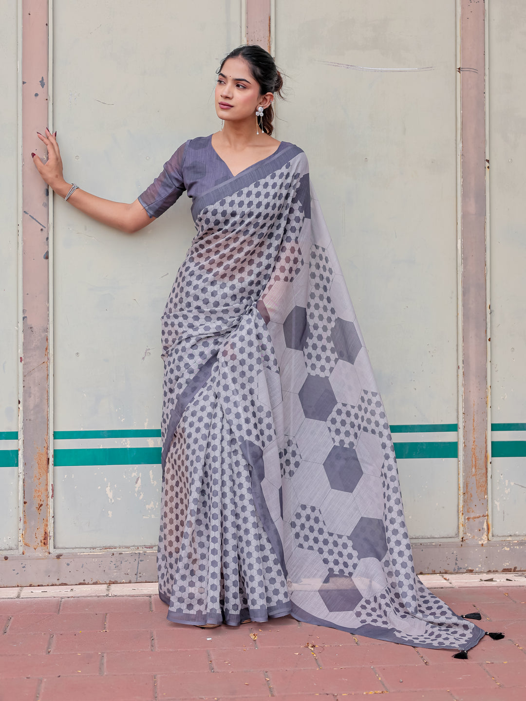 Grey Mul Cotton Geometric Print Saree with Hexagon Pattern, Statement Pallu & Tassels | Office & Casual Wear