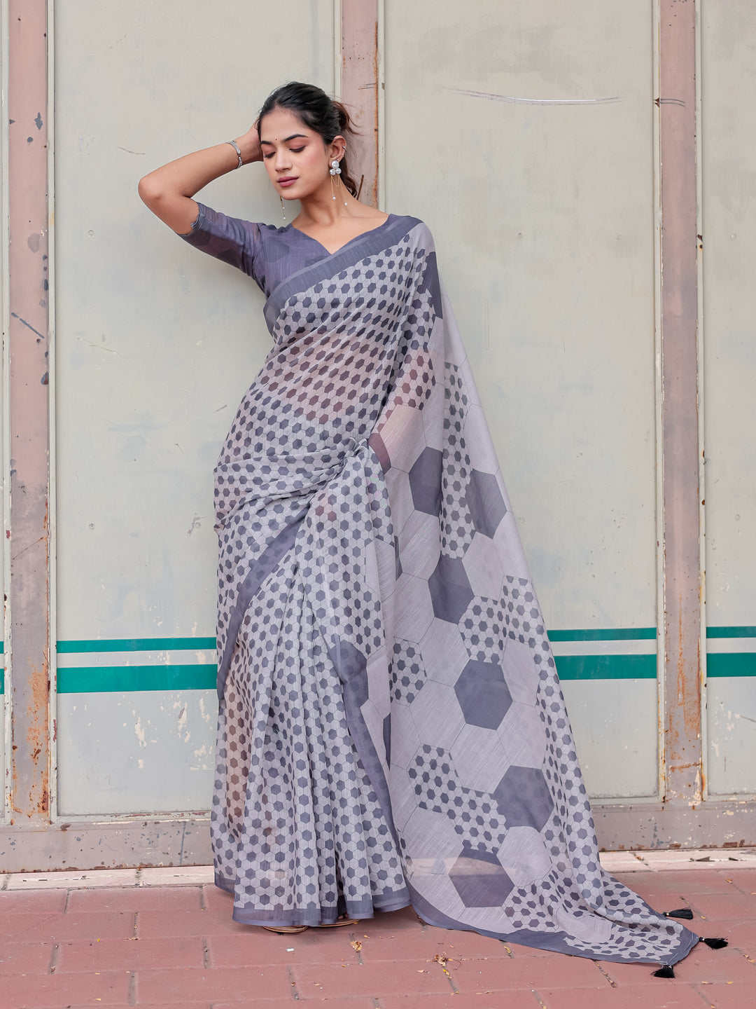 Grey Mul Cotton Geometric Print Saree with Hexagon Pattern, Statement Pallu & Tassels | Office & Casual Wear
