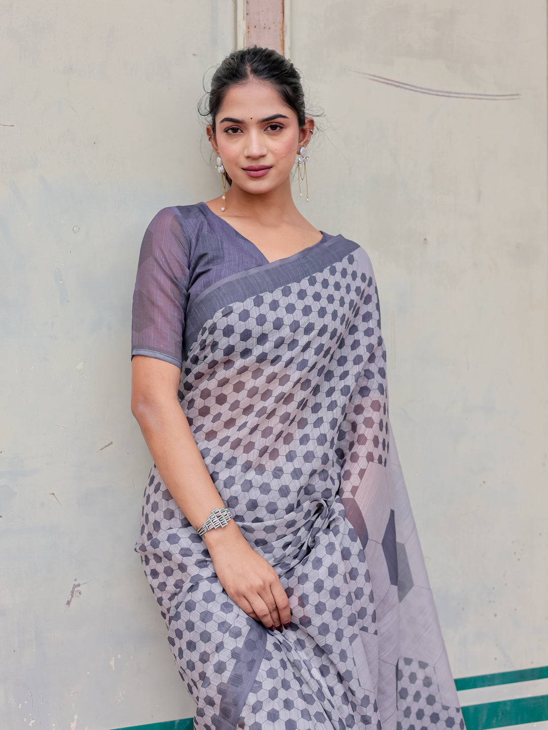 Grey Mul Cotton Geometric Print Saree with Hexagon Pattern, Statement Pallu & Tassels | Office & Casual Wear