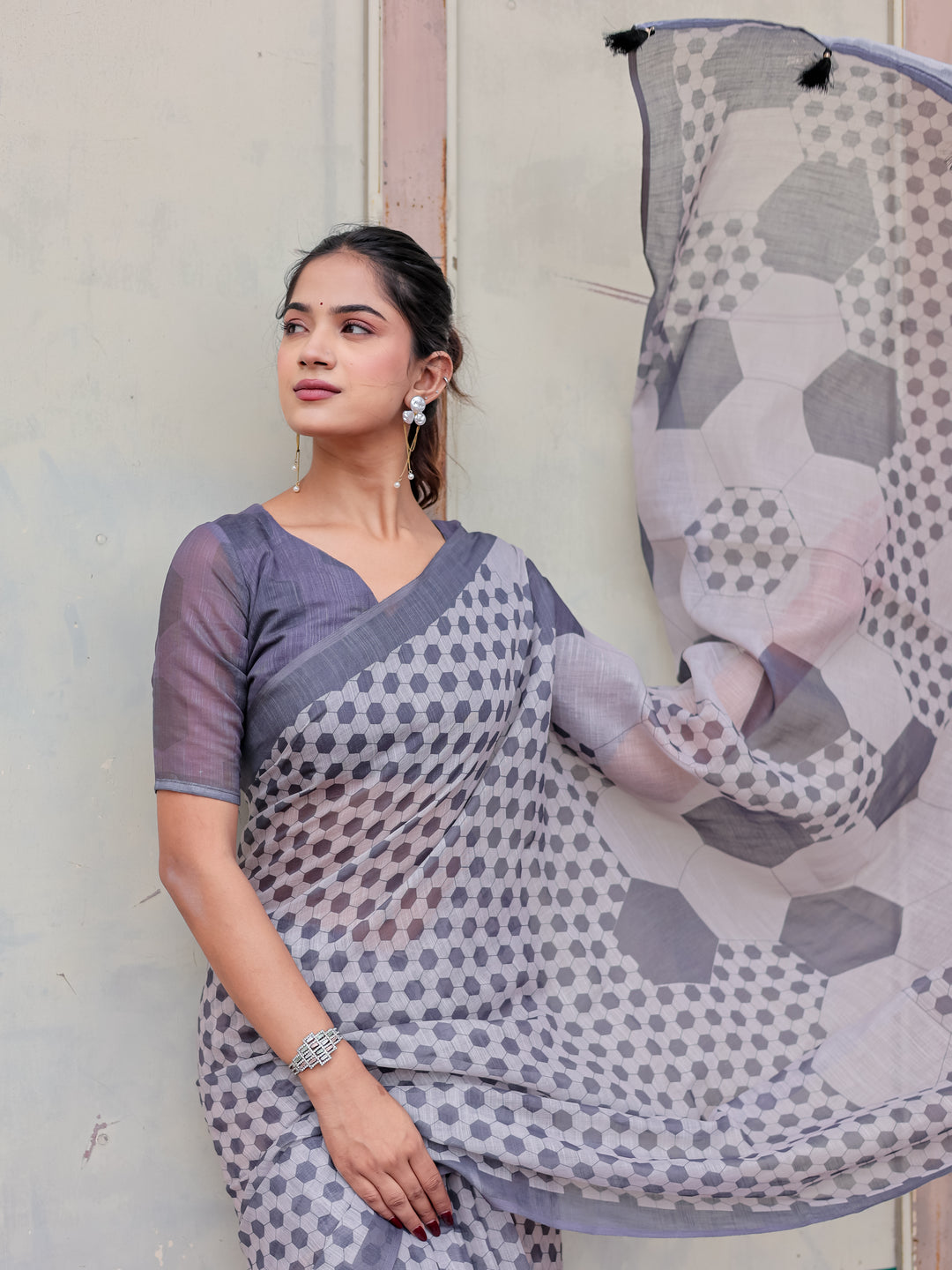 Grey Mul Cotton Geometric Print Saree with Hexagon Pattern, Statement Pallu & Tassels | Office & Casual Wear