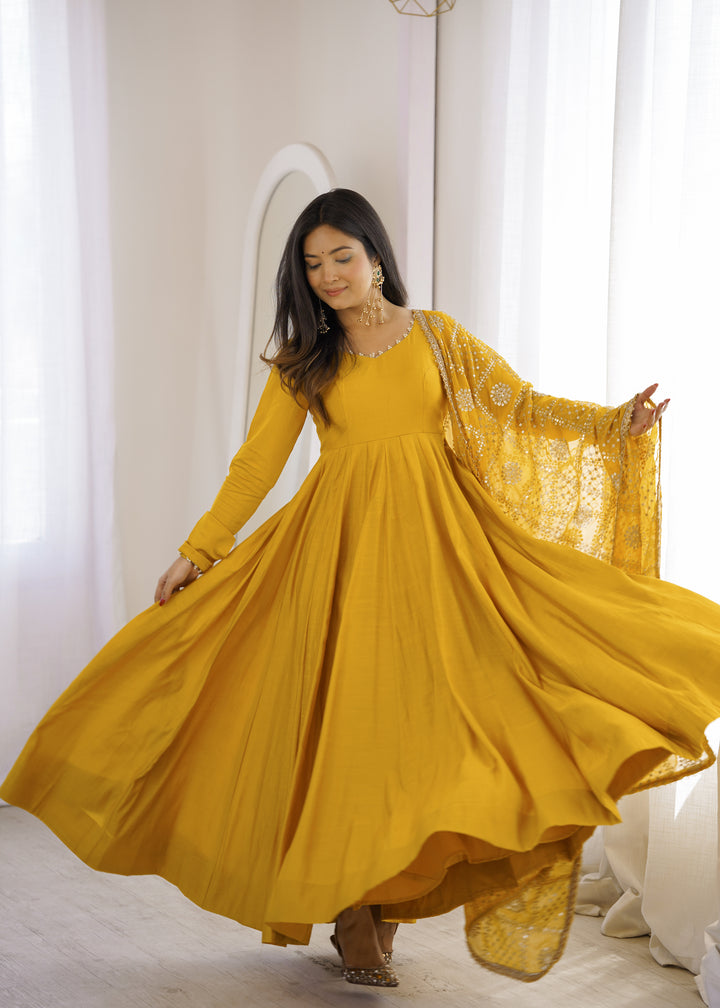 Zarveen Premium Roman Silk Chanderi 16-Kali Anarkali Set with 5.5-Metre Flare, Embroidered Georgette Dupatta & Pants