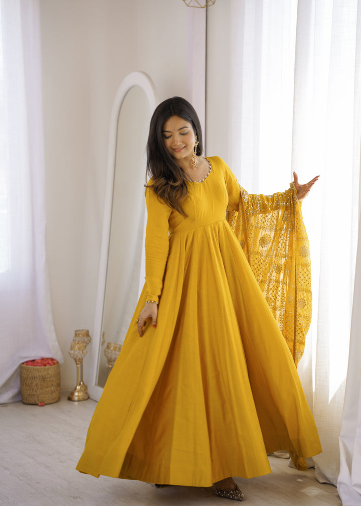 Zarveen Premium Roman Silk Chanderi 16-Kali Anarkali Set with 5.5-Metre Flare, Embroidered Georgette Dupatta & Pants