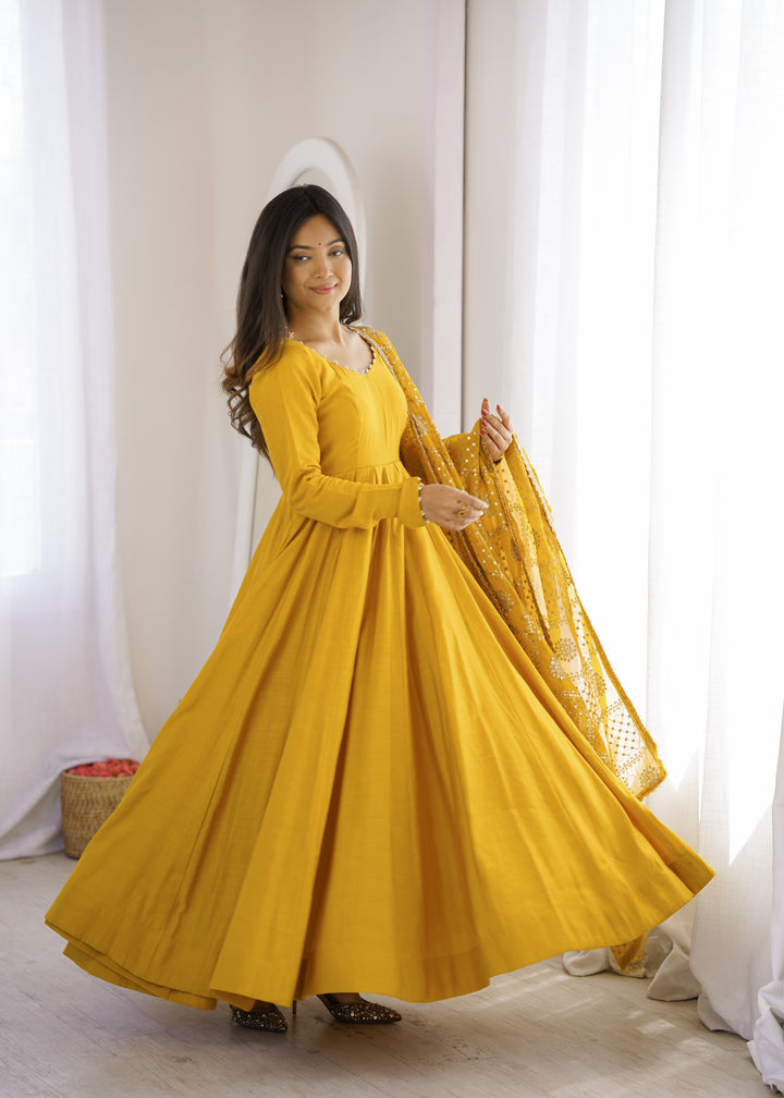 Zarveen Premium Roman Silk Chanderi 16-Kali Anarkali Set with 5.5-Metre Flare, Embroidered Georgette Dupatta & Pants