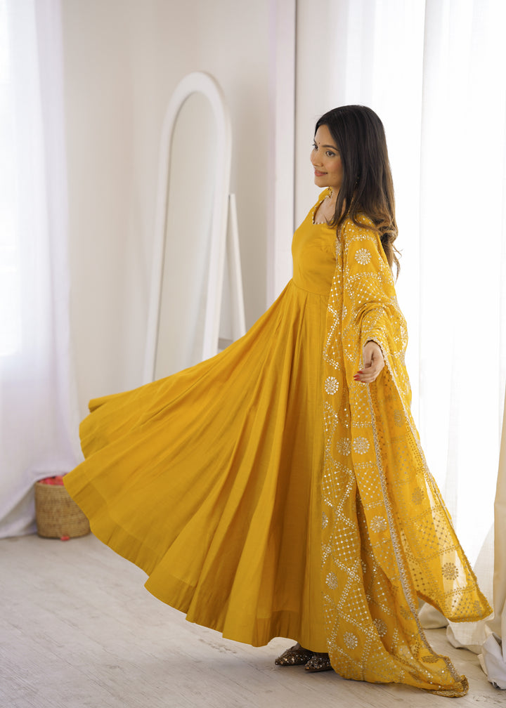 Zarveen Premium Roman Silk Chanderi 16-Kali Anarkali Set with 5.5-Metre Flare, Embroidered Georgette Dupatta & Pants