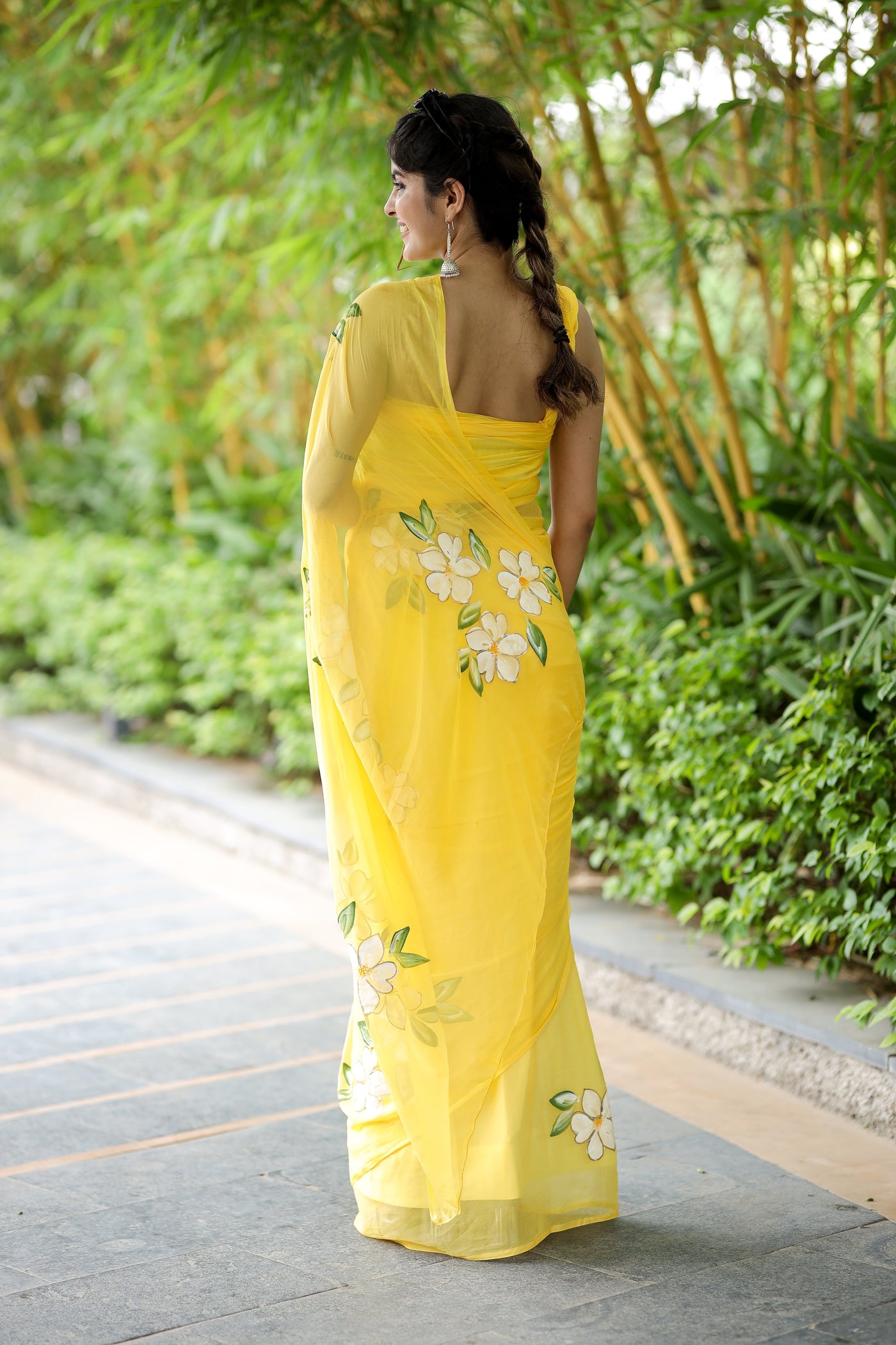 Sunshine Yellow Georgette Saree with Hand-Painted White Floral Motifs – Attached Blouse – 5.5 Meters