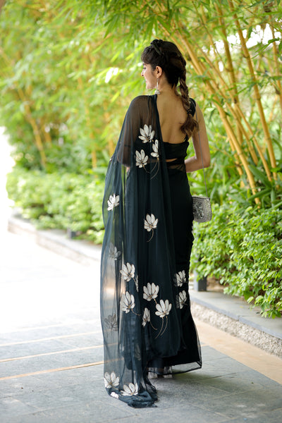 Black Georgette Saree with Hand-Painted White Florals – Attached Blouse – 5.5 Meters