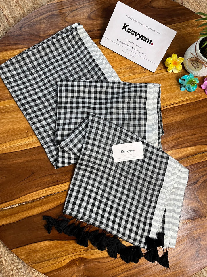 Black & White Checkered Mul Cotton Saree with Tassels & Blouse Piece