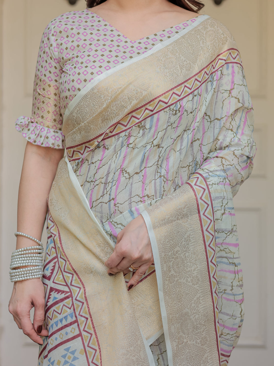 Pastel Grey Geometric Printed Handloom Cotton Saree with Woven Zari Border & Ethnic Pallu