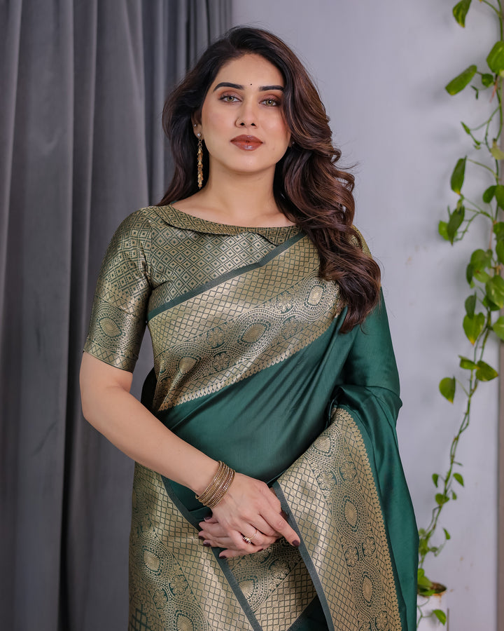 Emerald Green Pure Kanjivaram Silk Saree with Rich Golden Zari Weave & Blouse Piece – 5.5m Saree + 0.8m Blouse
