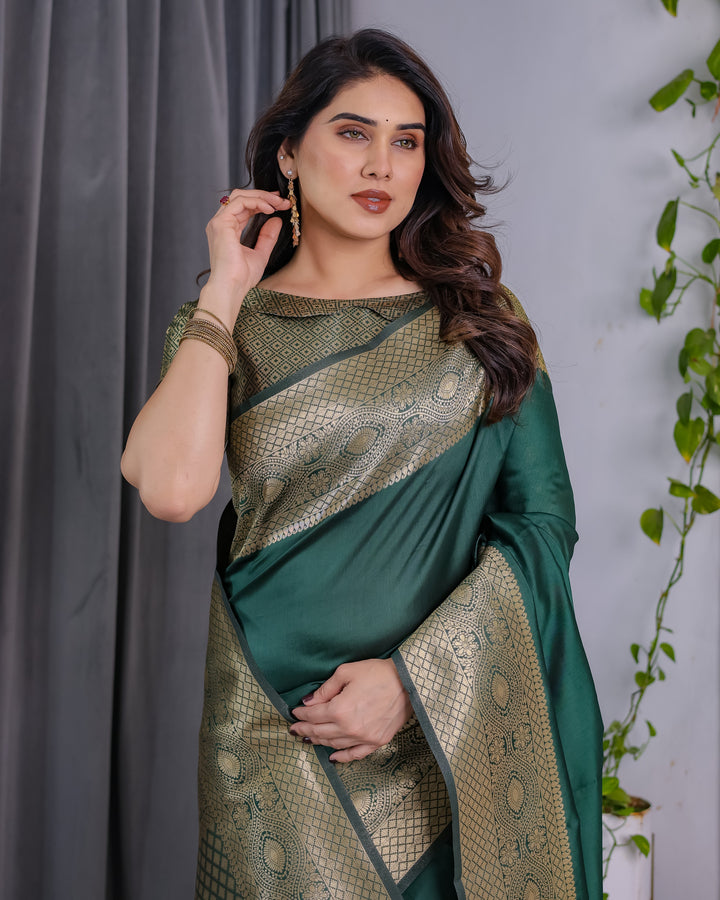 Emerald Green Pure Kanjivaram Silk Saree with Rich Golden Zari Weave & Blouse Piece – 5.5m Saree + 0.8m Blouse