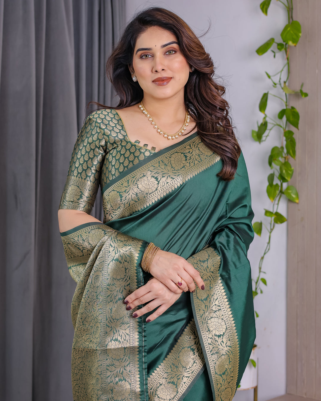 Deep Bottle Green Pure Kanjivaram Silk Saree with Floral Golden Zari Border & Blouse – 5.5m Saree + 0.8m Blouse Piece