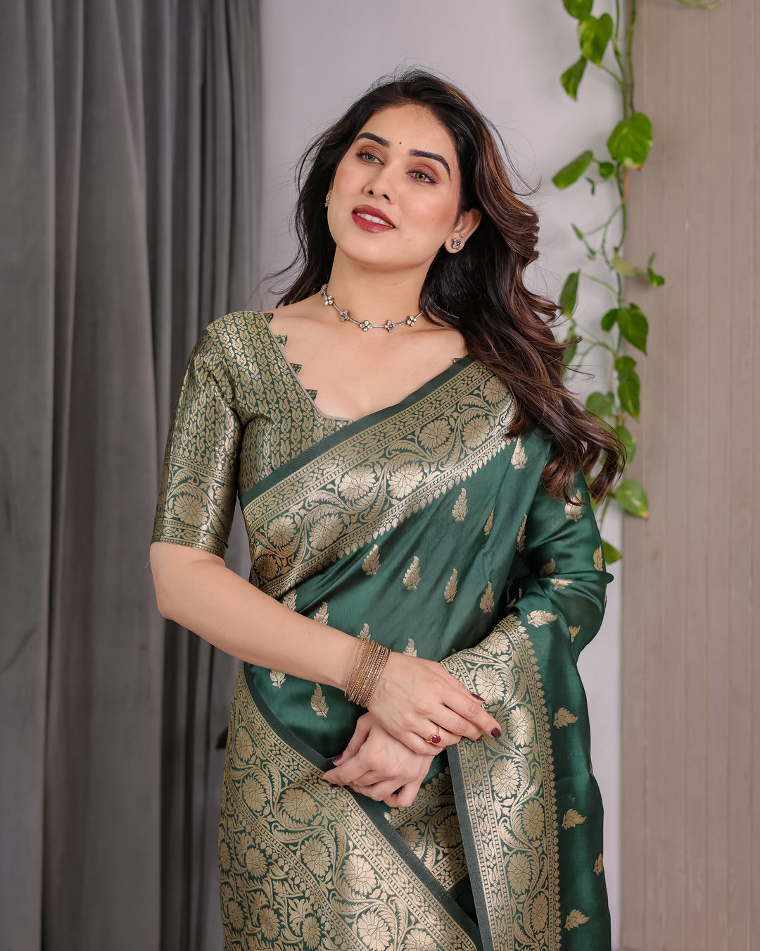 Dark Green Pure Kanjivaram Silk Saree with Golden Leaf Motifs & Floral Zari Border – 5.5m Saree + 0.8m Blouse Piece
