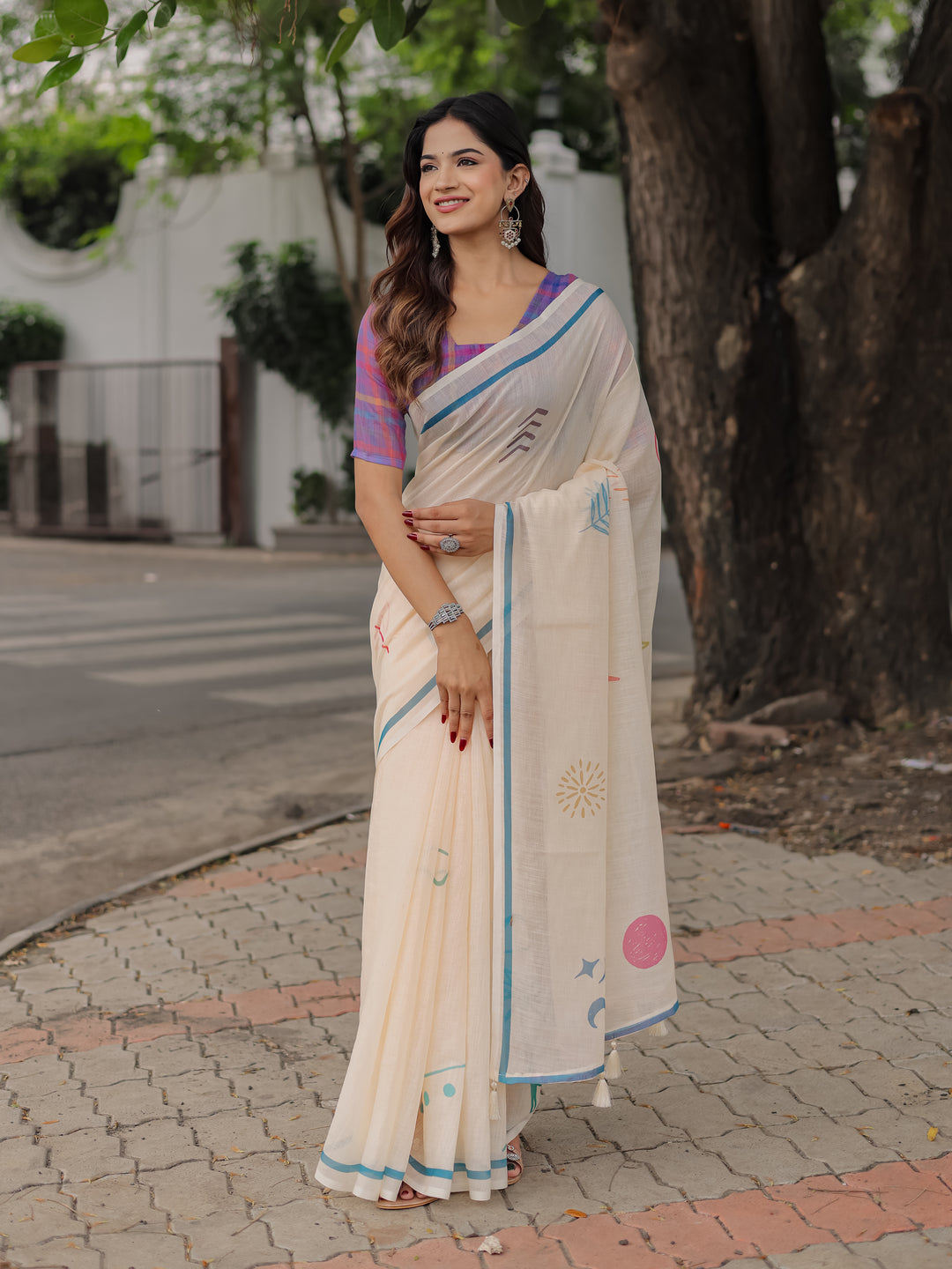 Ivory Mul Cotton Printed Saree for Women with Multicolor Abstract Motifs, Blue Border & Tassels | Soft Daily & Office Wear