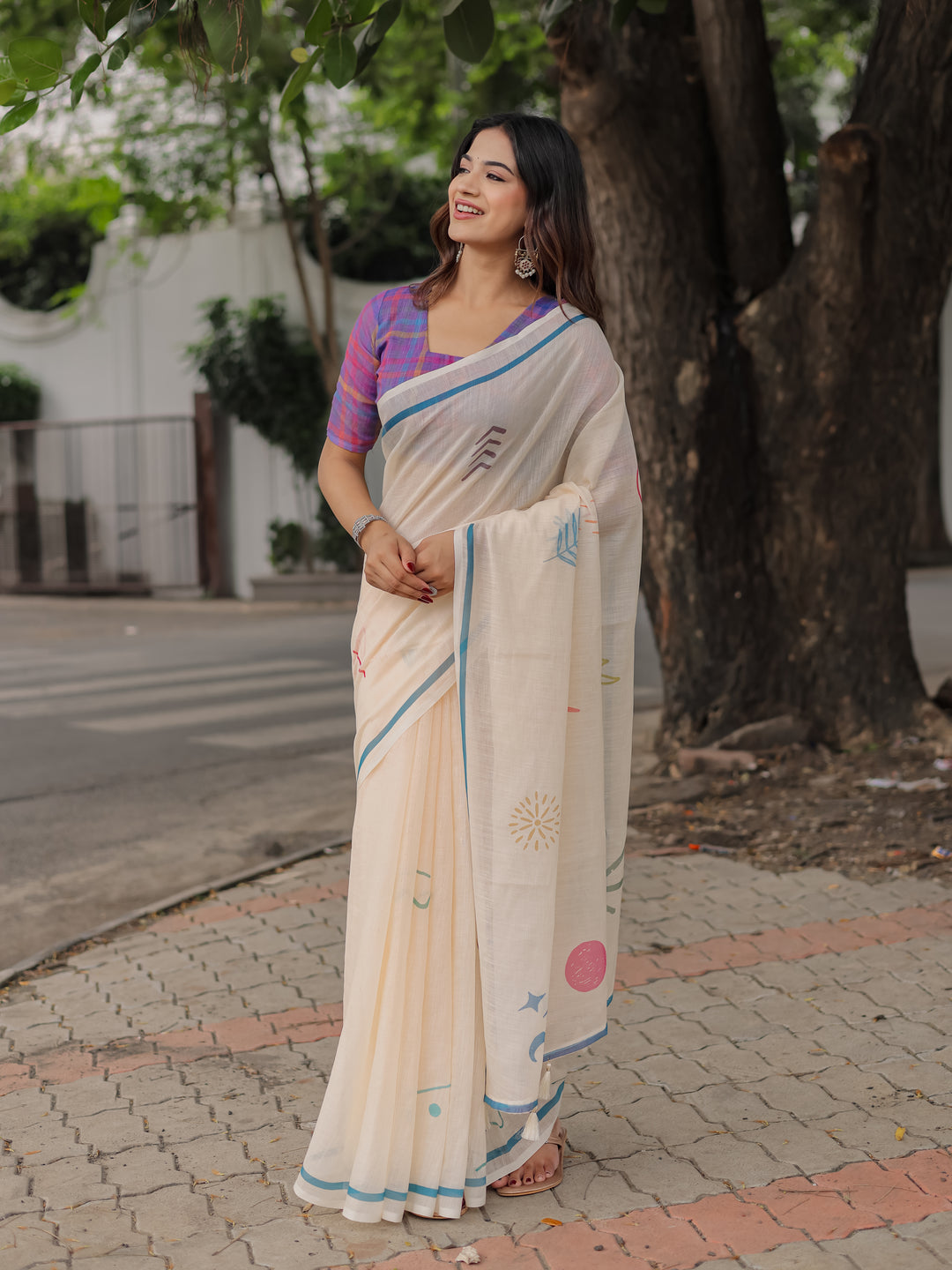 Ivory Mul Cotton Printed Saree for Women with Multicolor Abstract Motifs, Blue Border & Tassels | Soft Daily & Office Wear