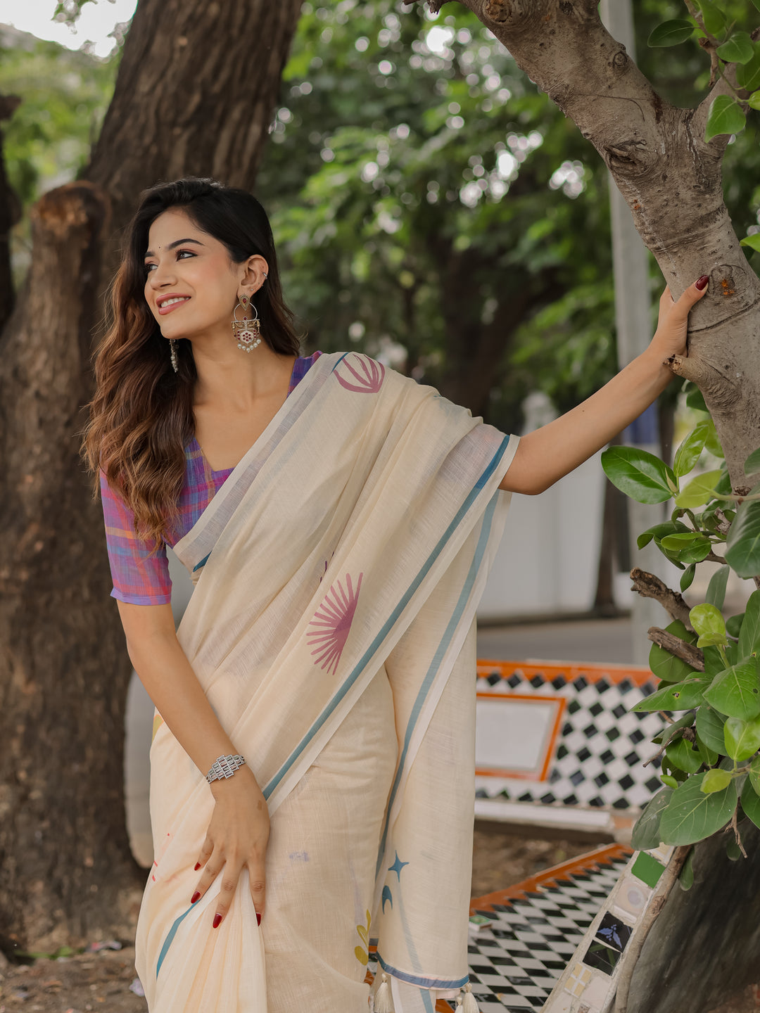 Ivory Mul Cotton Printed Saree for Women with Multicolor Abstract Motifs, Blue Border & Tassels | Soft Daily & Office Wear
