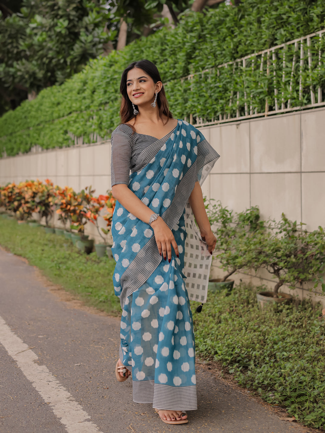 Teal Blue Mul Cotton Polka Print Saree for Women with Checkered Pallu & Tassels | Soft Breathable Daily & Office Wear