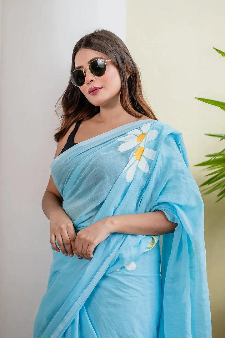 Sky Blue Mul Cotton Saree with Daisy Floral Print & Blue-White Tasselled Pallu, Comes With Attached Blouse Piece
